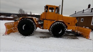 ТРАКТОР КИРОВЕЦ. ТРАКТОР К 700. СТАВИМ ПЕРЕДНИЙ ОТВАЛ.