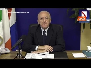 De Luca e lo stop alla didattica: Una bimba che vuole andare a scuola  un ogm, beve latte al...