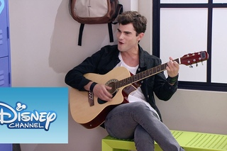 Violetta: Momento Musical: Diego canta “Ser quien soy“ en la guitarra