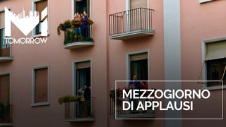 Coronavirus, un minuto di applausi dai balconi di Milano