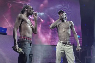 Snoop Dogg and Wiz Khalifa Kush Ups - The High Road Tour Chicago 2016