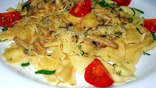 Домашняя паста. Фарфалле в сливочном соусе. С грибами