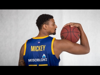 Слепой пас Шведа и данк Мики в матче против ВЭФ