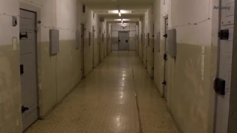 Merkel hinter Gittern Der letzte Gang