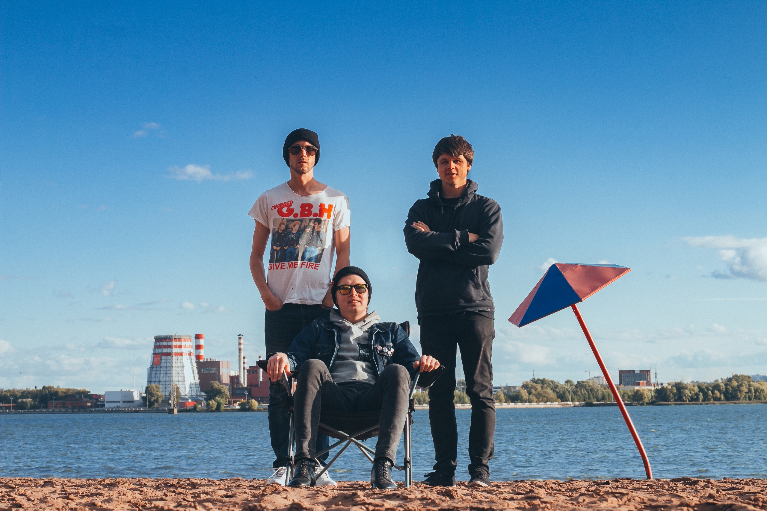 Day in city. Describe the picture природа. Busy city рисунок. Здания в городе для детей. Сюжетные картинки.