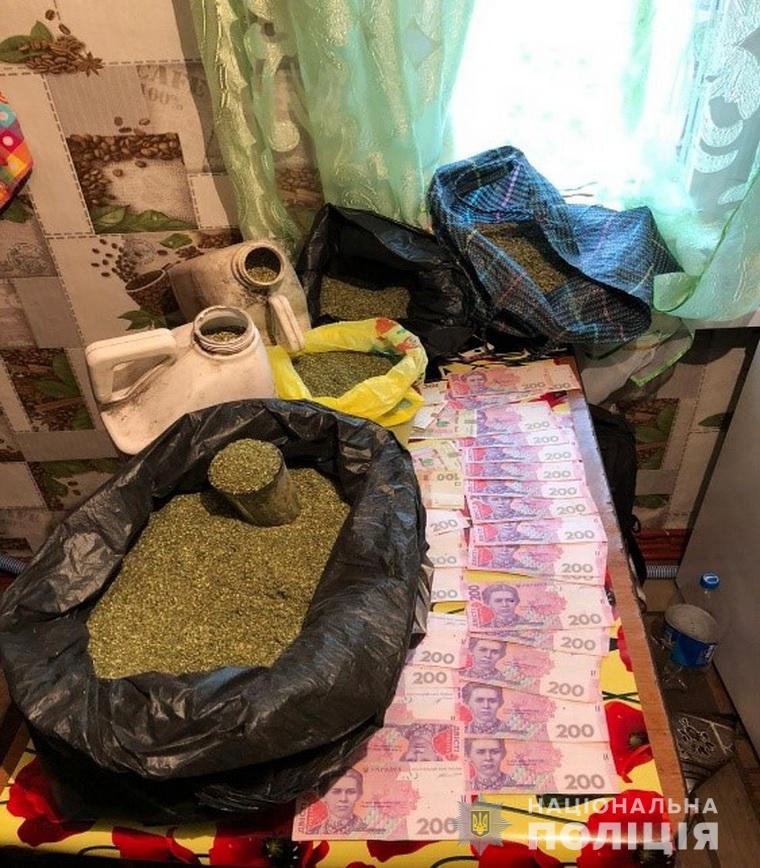 На Луганщине наркодельцы поставляли каннабис на оккупированные территории (фото) На Луганщине наркодельцы поставляли каннабис на оккупированные территории (фото)