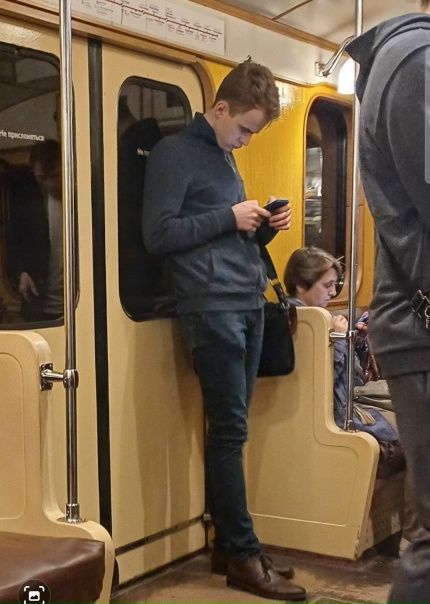 Ехал по красной ветке,вышел,помойму, на красных...