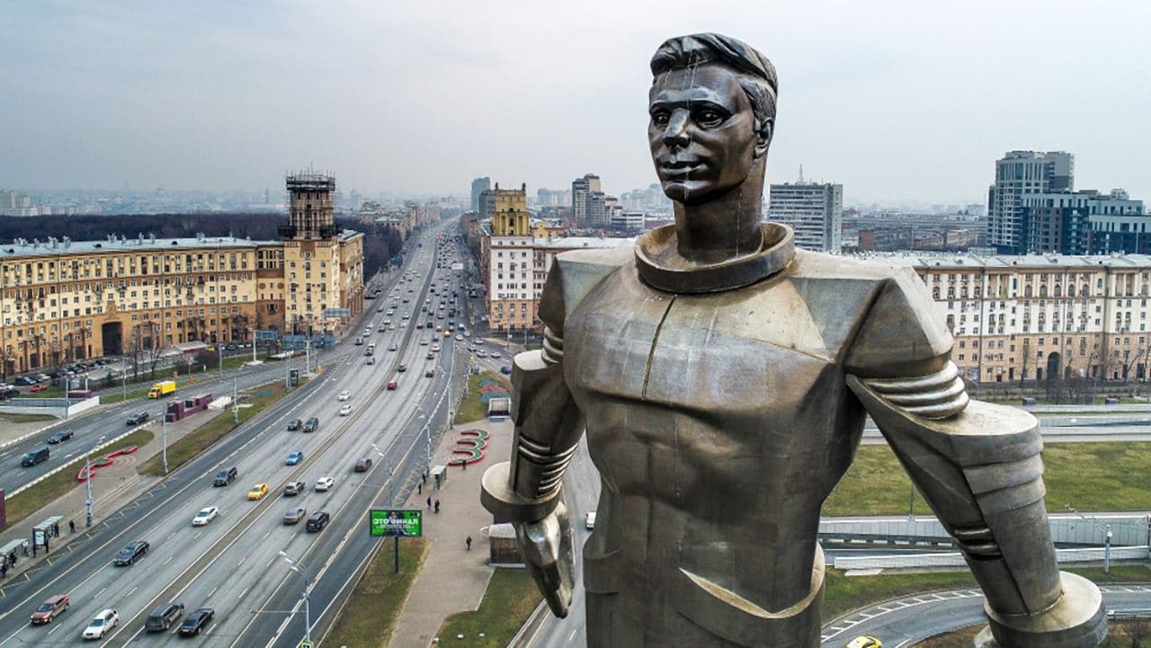 памятник гагарину в москве на ленинском