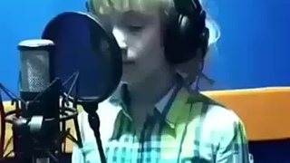 Вот это голос, а мы все барахло слушаем. Я и не слушаю.