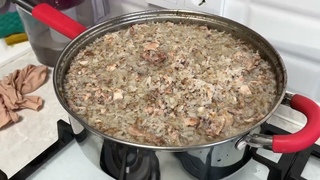 Чтобы питбультерьер рос и креп, даем мясную кашу