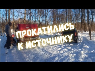 Зимний лайт оффроуд.на нивах по снегу в лес.