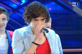 One Direction - What Makes You Beautiful (February 17th 2012 @Sanremo Music Festival - Italy)