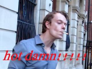 Alfie Allen, Theon Greyjoy smoking at stagedoor, Spoils London
